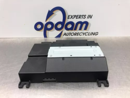 Radio versterker-8101100