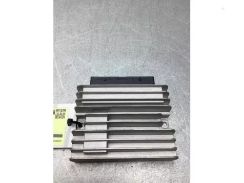 Radio versterker-8282811