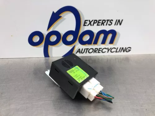 Richtingaanwijzer relais-8200579