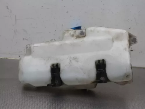 Ruitensproeiertank voor-