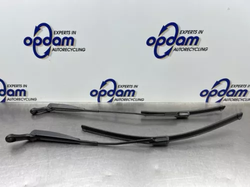 Ruitenwisserarm voor-8246769