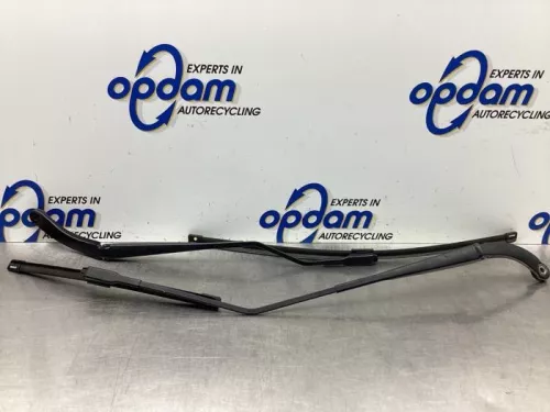 Ruitenwisserarm voor-8010216