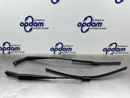 Ruitenwisserarm voor-8210217