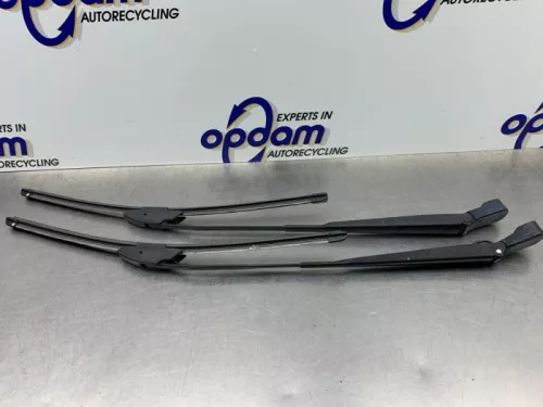 Ruitenwisserarm voor-8232623