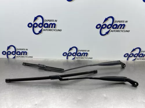 Ruitenwisserarm voor-8271193