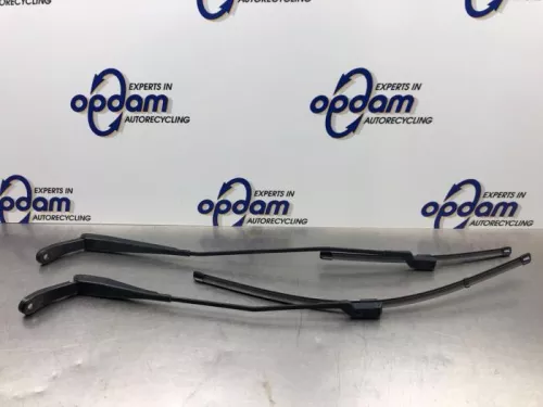 Ruitenwisserarm voor-8188469