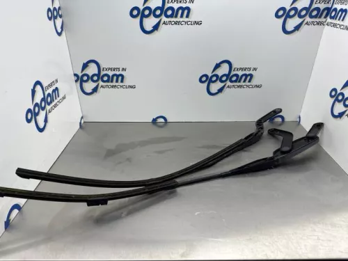 Ruitenwisserarm voor-8240447