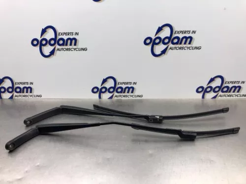 Ruitenwisserarm voor-8225564