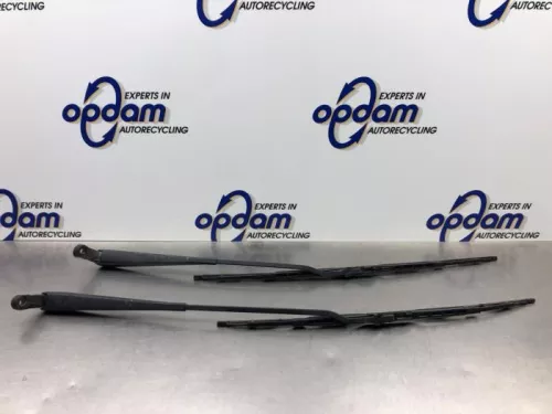Ruitenwisserarm voor-8236956