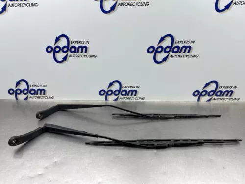 Ruitenwisserarm voor-8266133