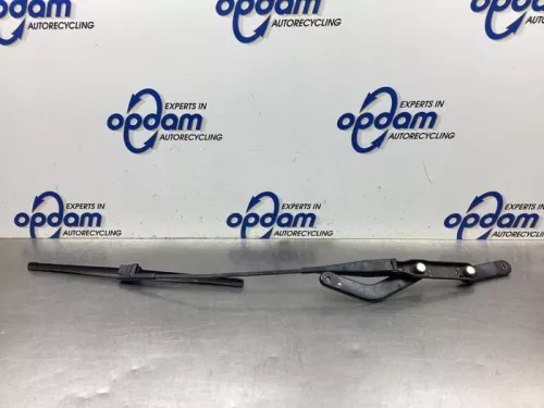 Ruitenwisserarm voor-8136449