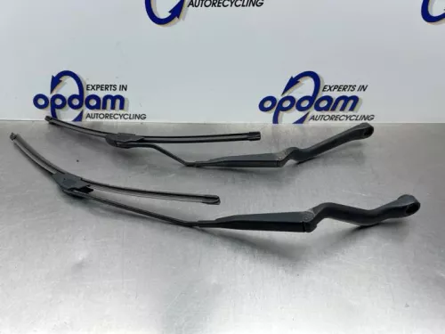 Ruitenwisserarm voor-8296871