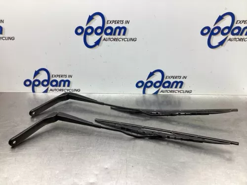 Ruitenwisserarm voor-7994448