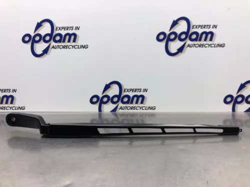 Ruitenwisserarm voor-