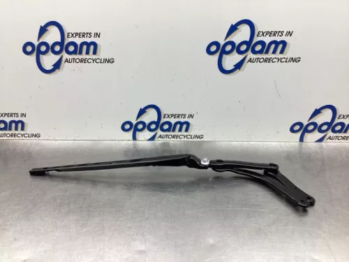 Ruitenwisserarm voor-