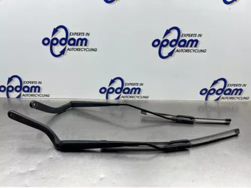 Ruitenwisserarm voor-8315005