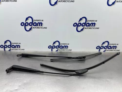 Ruitenwisserarm voor-8231424