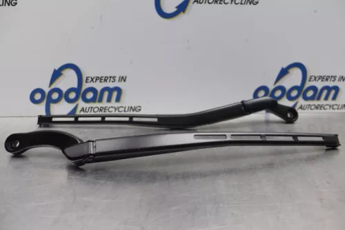 Ruitenwisserarm voor-