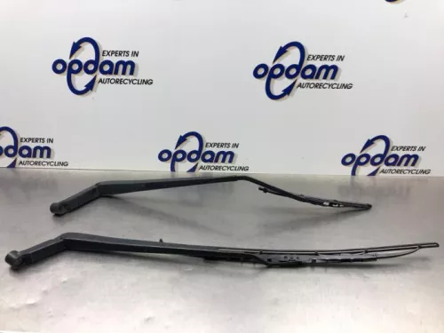 Ruitenwisserarm voor-8216724