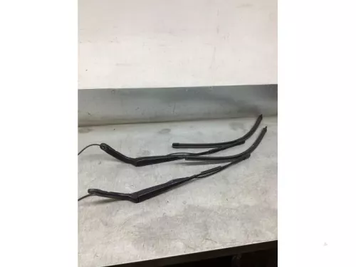 Ruitenwisserarm voor-8212733