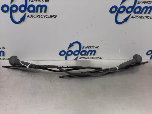 Ruitenwisserarm voor-7576934