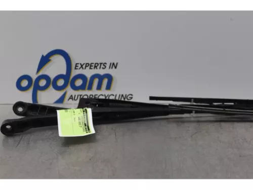Ruitenwisserarm voor-7877593