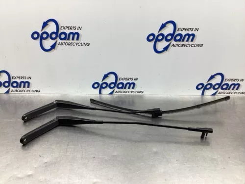 Ruitenwisserarm voor-7893394