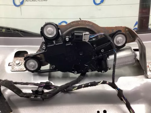 Ruitenwissermotor achter-8103405