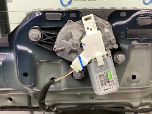 Ruitenwissermotor achter-8108630