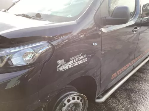 Scherm links-voor-8286474