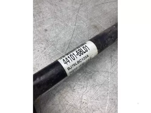 Aandrijfas rechts-voor Suzuki 4410168l01