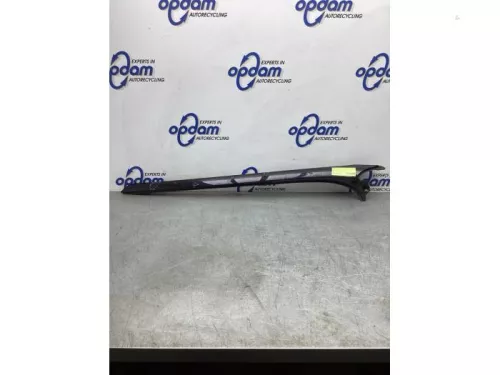 Voorruitlijst-8103542