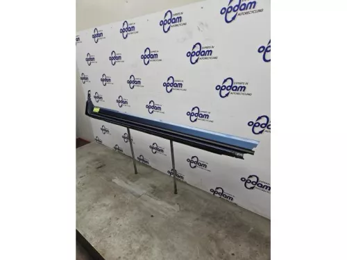 Zijskirt rechts-8293887