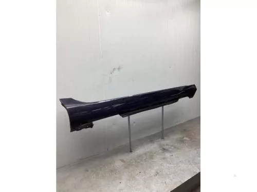 Zijskirt rechts-8082797