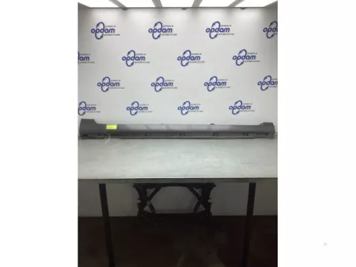 Zijskirt rechts-8101067