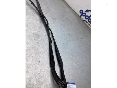 Ruitenwisserarm voor-8216329