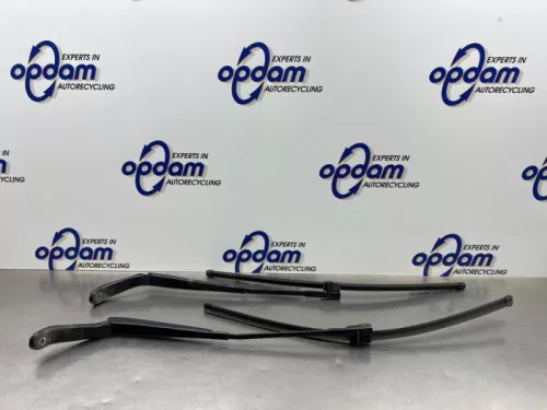 Ruitenwisserarm voor-8317289