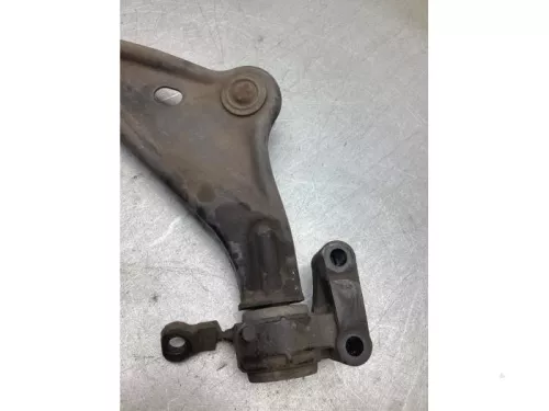 Draagarm onder links-voor-8328069