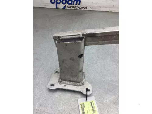 Bumperframe voor-8332881