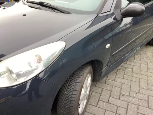 Scherm links-voor-8262814