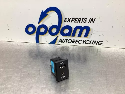 AUX/USB aansluiting-7520018