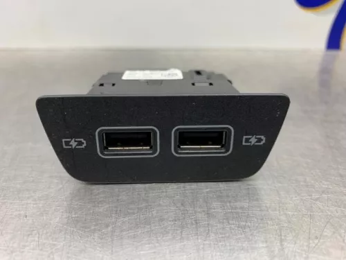 AUX/USB aansluiting-8250005