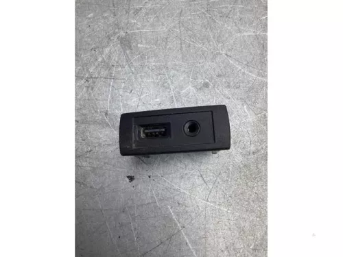 AUX/USB aansluiting-8139105