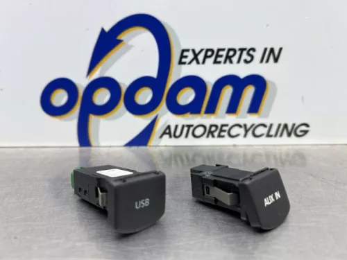 AUX/USB aansluiting-8269556