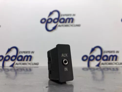 AUX/USB aansluiting-8218145