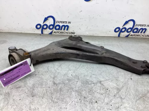 Draagarm onder rechts-voor-8354608