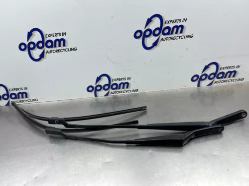 Ruitenwisserarm voor-8379803