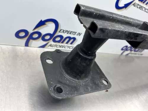 Bumperframe voor-8251101