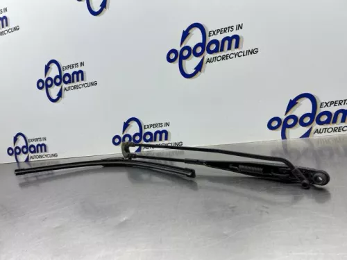 Ruitenwisserarm voor-8389982