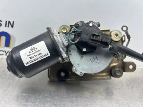 Ruitenwissermotor voor-8365949